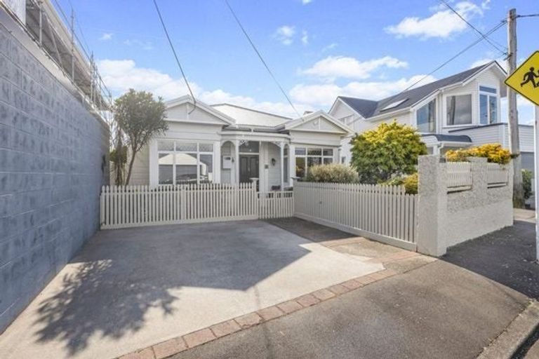Photo of property in 72 Overtoun Terrace, Hataitai, Wellington, 6021