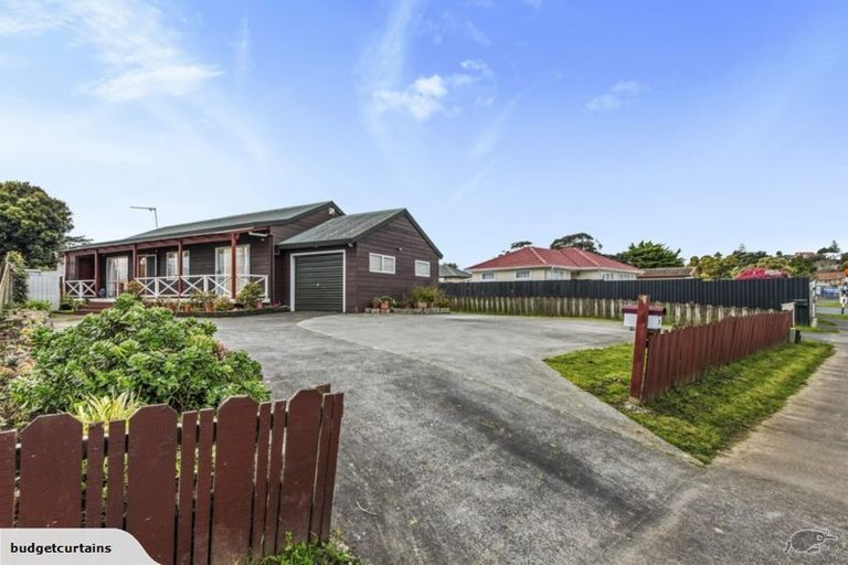Photo of property in 17 Edgewater Drive, Pakuranga, Auckland, 2010