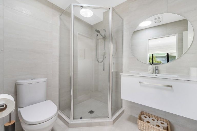 Photo of property in 16b Cairngorm Place, Highland Park, Auckland, 2010