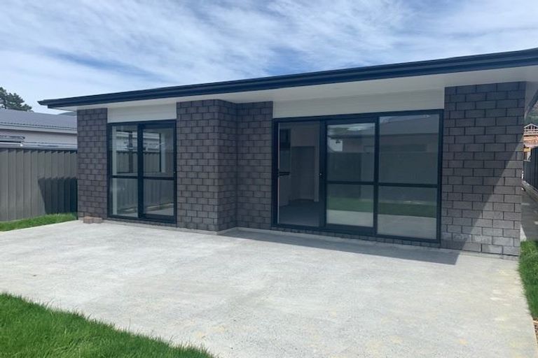 Photo of property in 5 Pihoihoi Place, Kenepuru, Porirua, 5022
