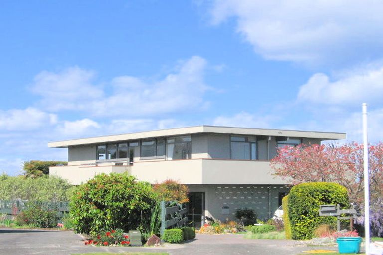 Photo of property in 30 Hinerau Grove, Waipahihi, Taupo, 3330