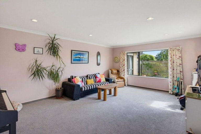 Photo of property in 166 Milne Drive, Paraparaumu, 5032