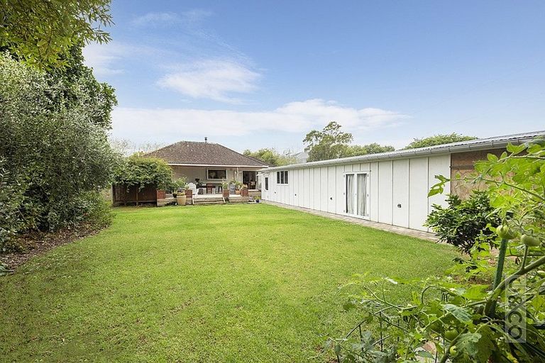 Photo of property in 7 Taupaki Road, Taupaki, Henderson, 0782