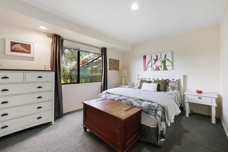 Photo of property in 2/34 Tupaki Place, Pakuranga Heights, Auckland, 2010