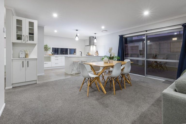 Photo of property in 60 Hokioi Drive, Kenepuru, Porirua, 5022