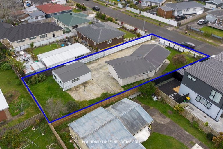 Photo of property in 4 Convair Crescent, Mangere, Auckland, 2022