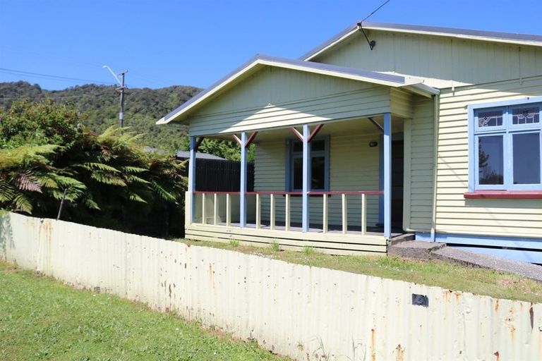 Photo of property in 19 Newcastle Street, Cobden, Greymouth, 7802