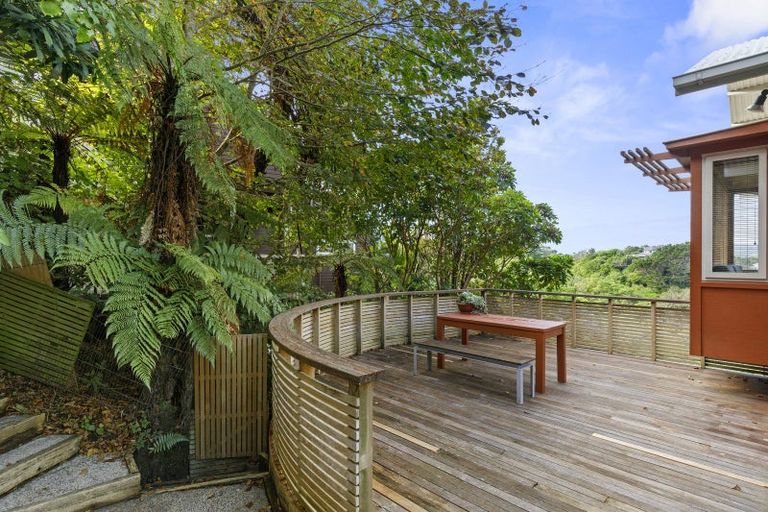 Photo of property in 12-12a Maungaraki Road, Korokoro, Lower Hutt, 5012