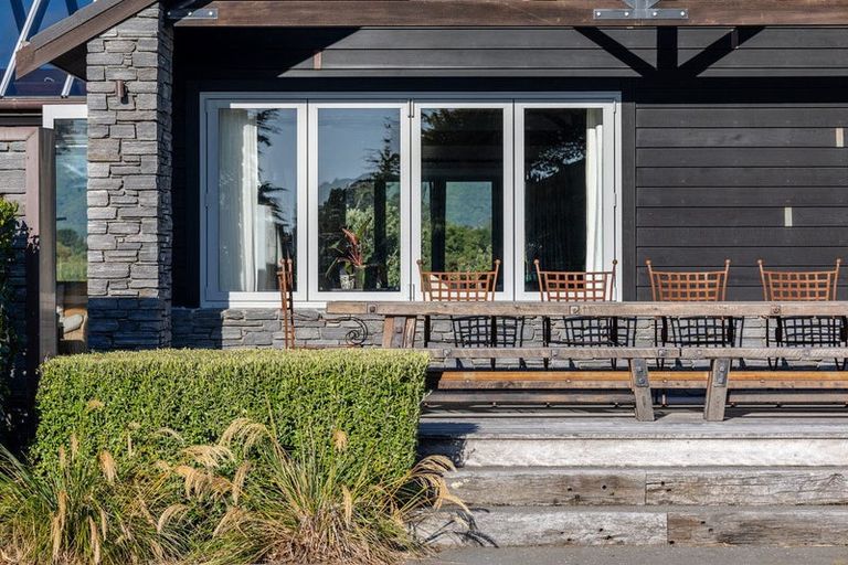 Photo of property in 2 Otaihanga Road, Paraparaumu Beach, Paraparaumu, 5032