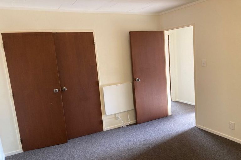 Photo of property in 35a Edgecombe Street, Newlands, Wellington, 6037