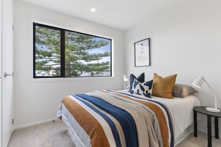 Photo of property in 27b Dawnhaven Drive, Te Atatu Peninsula, Auckland, 0610