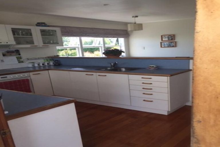 Photo of property in 158 Edmonton Road, Te Atatu South, Auckland, 0610