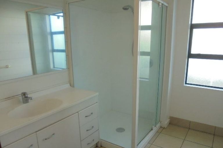 Photo of property in Te Awhina Apartments, 18/22 Sussex Street, Mount Cook, Wellington, 6021