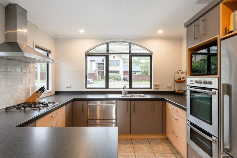 Photo of property in 150 Woodman Drive, Tawa, Wellington, 5028