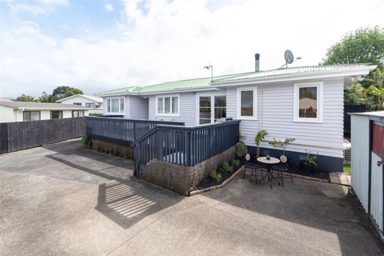 Photo of property in 23a Riserra Drive, Ranui, Auckland, 0612