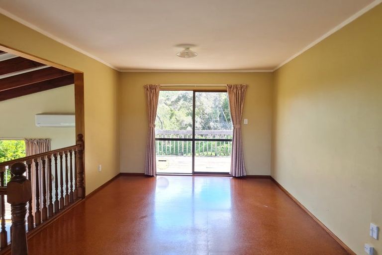 Photo of property in 2/6 Mcquoid Place, Glenfield, Auckland, 0629