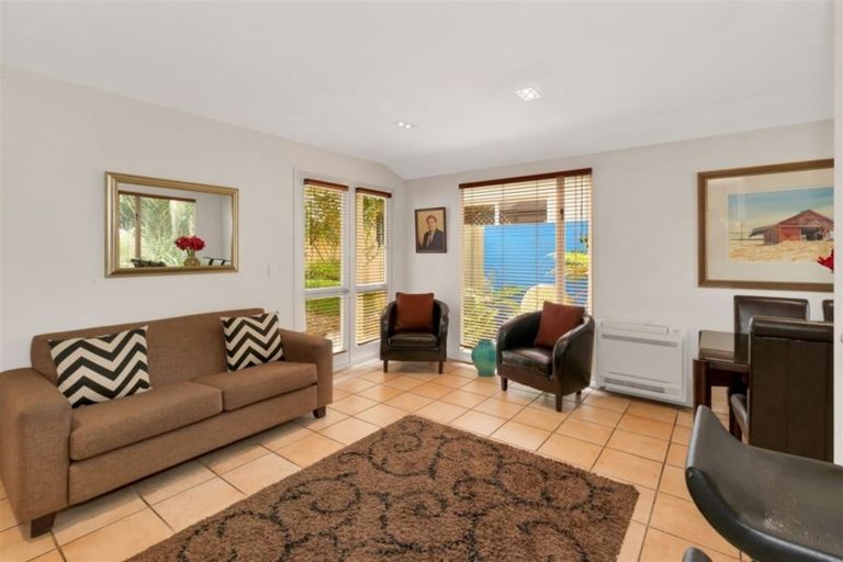 Photo of property in 31 Oakford Close, Riccarton, Christchurch, 8011