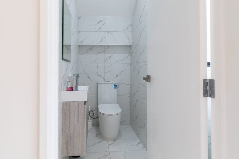 Photo of property in 10/66 Clayburn Road, Glen Eden, Auckland, 0602