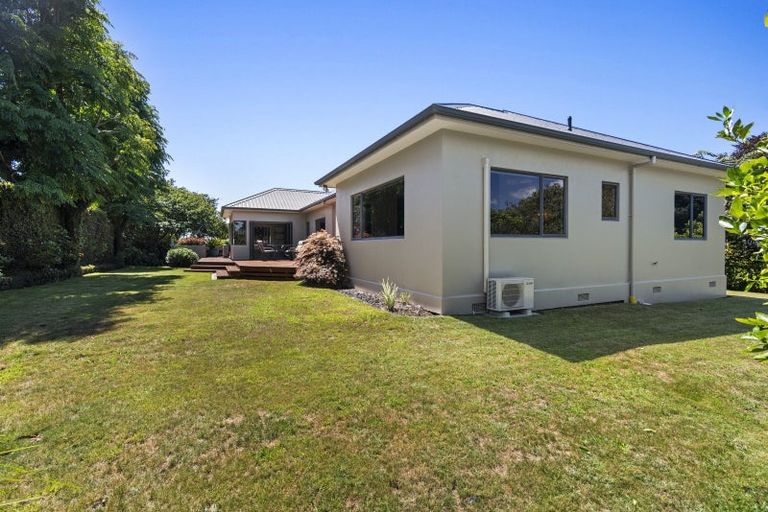 Photo of property in 92 Govett Avenue, Frankleigh Park, New Plymouth, 4310