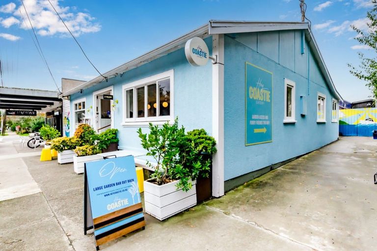 Photo of property in 61 Queens Road, Waikanae Beach, Waikanae, 5036