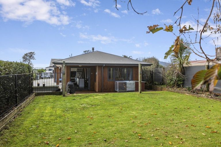 Photo of property in 15a Carthew Street, Okato, 4335