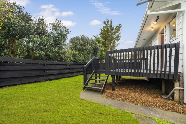 Photo of property in 2/11a Bayside Avenue, Te Atatu Peninsula, Auckland, 0610