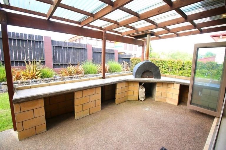 Photo of property in 27 Edgewood Way, Henderson, Auckland, 0612