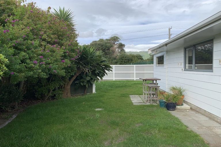 Photo of property in 2 Marram Way, Peka Peka, Waikanae, 5391
