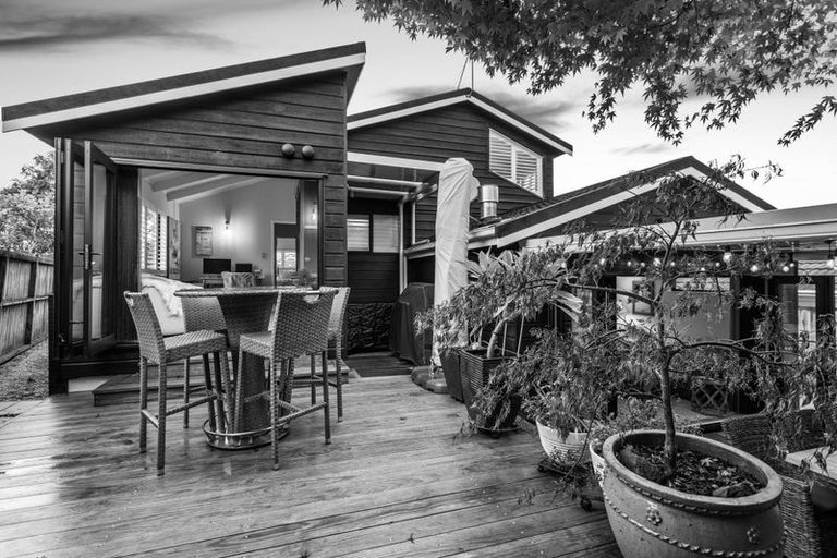 Photo of property in 1/6 Oystergrove Road, West Harbour, Auckland, 0618