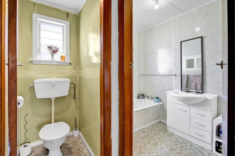 Photo of property in 42 Puriri Street, Hawera, 4610