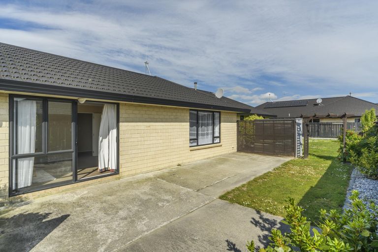 Photo of property in 4 Boston Parade, Kelvin Grove, Palmerston North, 4414