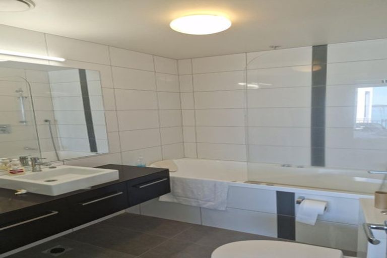 Photo of property in 2/51 Dive Crescent, Tauranga, 3110