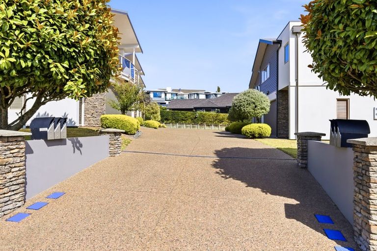 Photo of property in 2/17 Tremaine Avenue, Two Mile Bay, Taupo, 3330