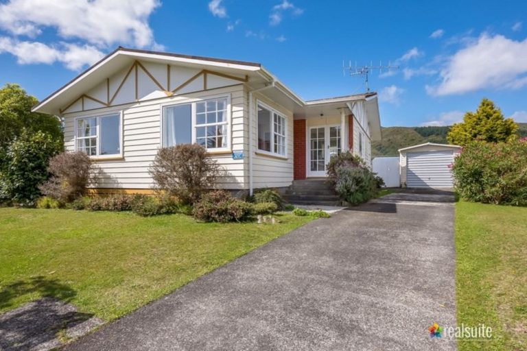 Photo of property in 280 Wellington Road, Wainuiomata, Lower Hutt, 5014