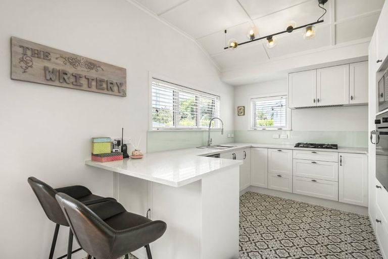 Photo of property in 1/24 Toroa Street, Torbay, Auckland, 0630