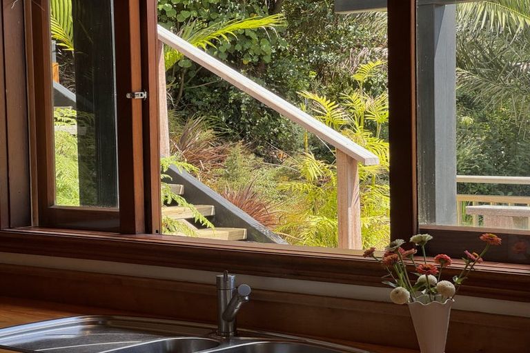 Photo of property in 15 Waiwera Road, Waiwera, Orewa, 0994