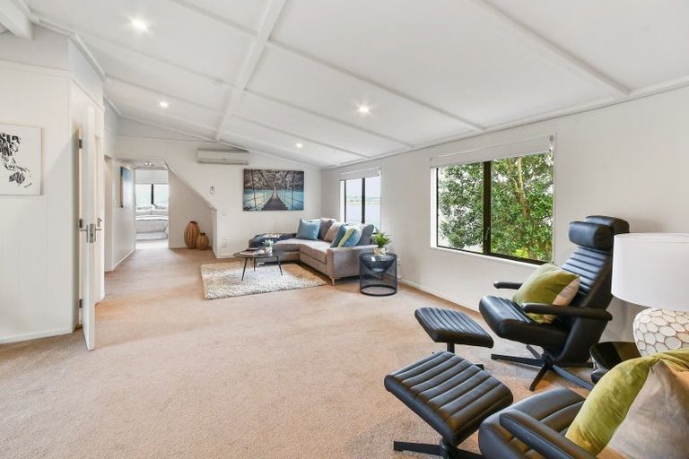 Photo of property in 7 Cumbrian Place, Conifer Grove, Takanini, 2112