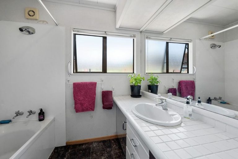 Photo of property in 15 Kempton Place, Richmond Heights, Taupo, 3330