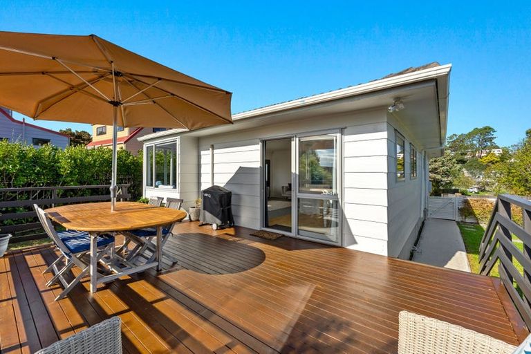 Photo of property in 37 Gatman Street, Birkdale, Auckland, 0626