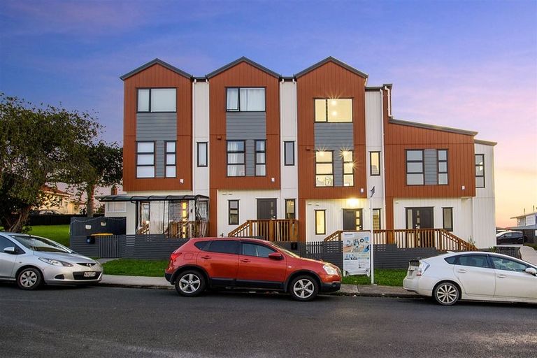 Photo of property in 2/6 Kereru Street, Henderson, Auckland, 0612