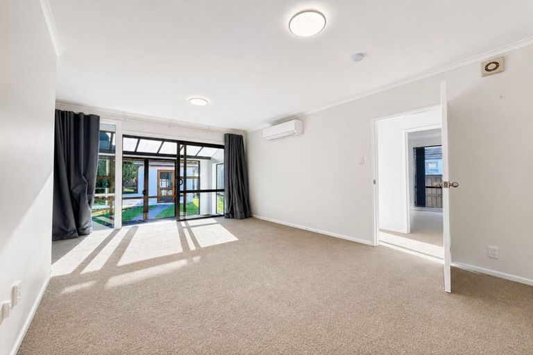 Photo of property in 2 Resolution Place, Bryndwr, Christchurch, 8053