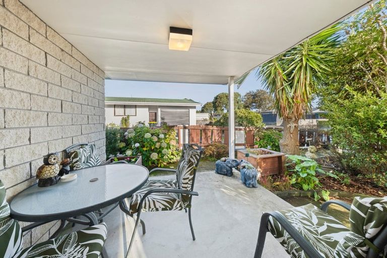 Photo of property in 1 Airedale Place, Waitara, 4320