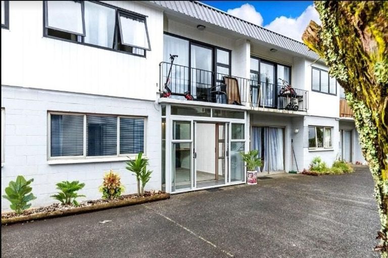 Photo of property in 4/767 Beach Road, Browns Bay, Auckland, 0630