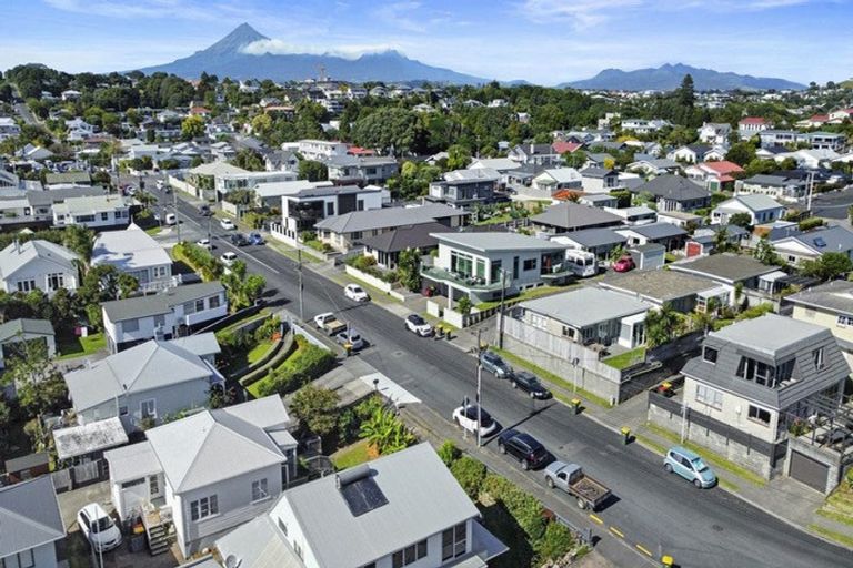 Photo of property in 7 Belt Road, Moturoa, New Plymouth, 4310