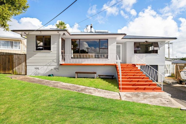 Photo of property in 18 Murray Road, Te Atatu Peninsula, Auckland, 0610