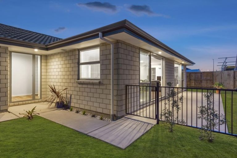 Photo of property in 17 Monaro Place, Papamoa, 3118
