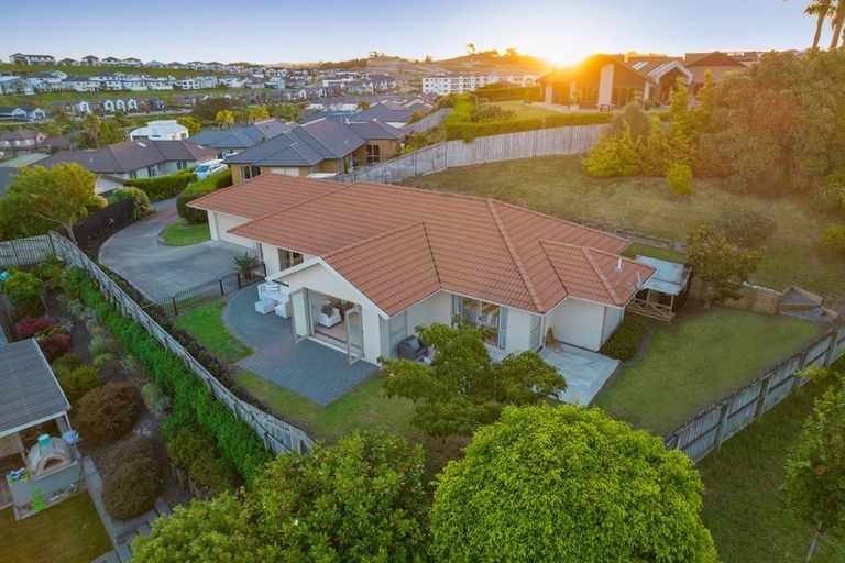 Photo of property in 113 Tauranga Place, Orewa, 0931