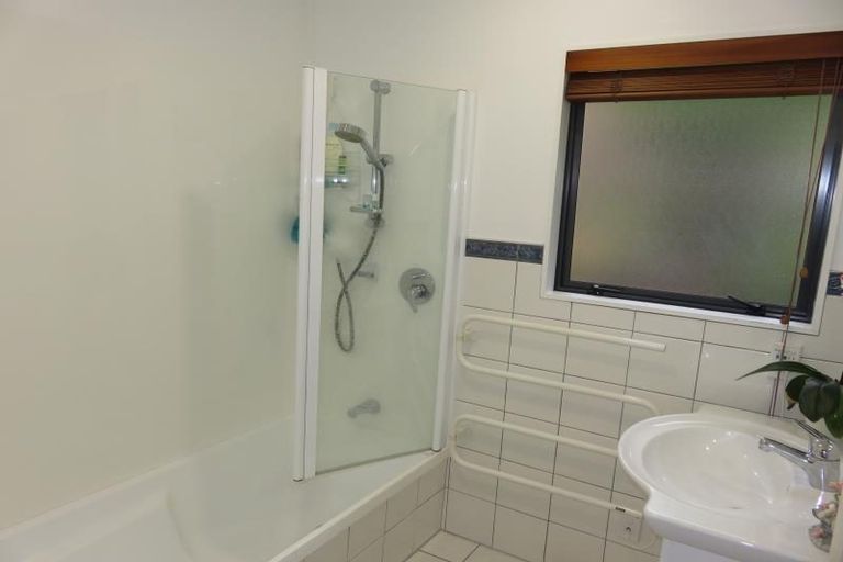 Photo of property in 49 Kentwood Drive, Woodridge, Wellington, 6037