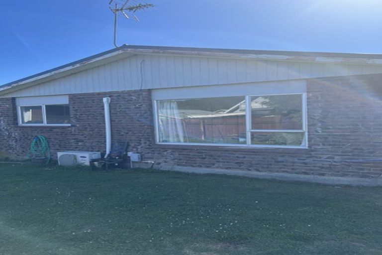 Photo of property in 2/264 Wellington Road, Wainuiomata, Lower Hutt, 5014