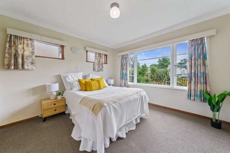 Photo of property in 212 Waiwhetu Road, Waterloo, Lower Hutt, 5011